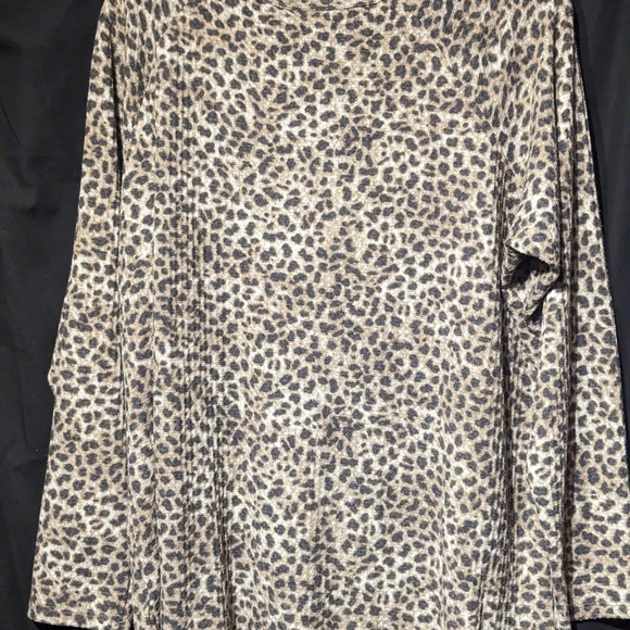 Torrid Blouse Womens 2X Animal Print Snap Up Neck Popover Leopard Cheetah size 3 - Picture 2 of 5